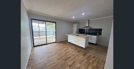 3 bedroom home close to hospital - Photo 4