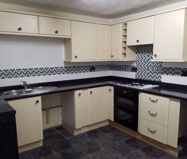 3 bedroom House for rent Station Street, Castle Gresley - Photo 3