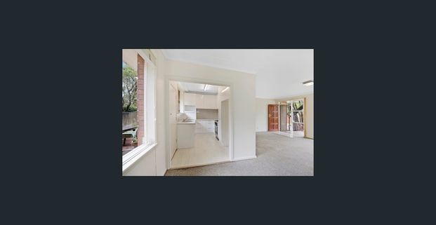 Ideal Location - Single Level 3 bedroom Home - Pet Friendly - Photo 1