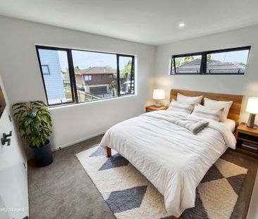 Three Bedroom Townhouse - Photo 6