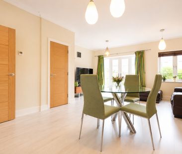 3 bedroom House in Willowbourne, Fleet - Photo 2