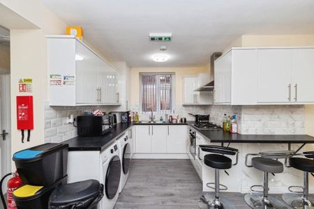 1 bedroom in a house share to rent - Photo 4