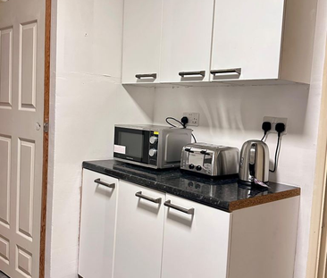 1 bedroom in a house share to rent - Photo 2