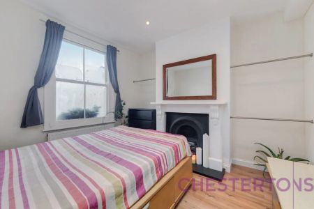 3 bedroom house in London - Photo 2