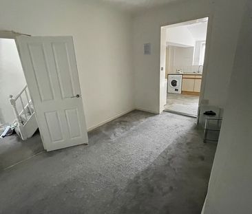 4 Bed Terraced House, Clark St, BS5 - Photo 6
