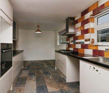 End of terrace house to rent on - Photo 3