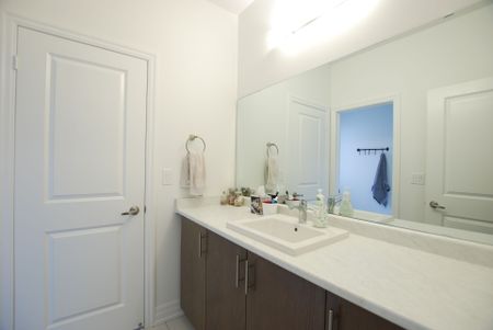 For Lease - 45 Frank Kelly Drive, East Gwillimbury, Ontario - Photo 4