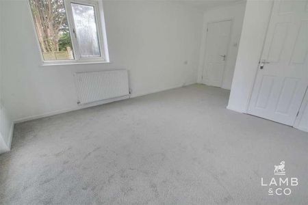 Andover Close, CO15 - Photo 2