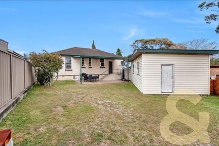 WELL PRESENTED ORIGINAL HOME - Photo 5