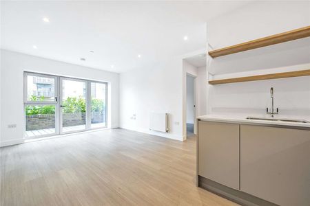 A brand new one bedroom apartment at Bankside Gardens completed by Berkeley Homes. - Photo 4