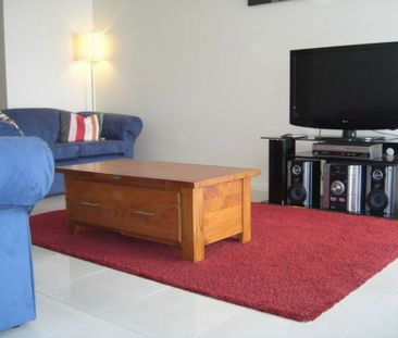 Fantastic Furnished One Bedroom Apartment In Prime Location - Photo 2