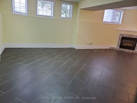 Property For Lease | S8040678 - Photo 5