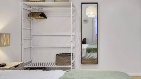 Room in a shared 4-bedroom apartment for rent in El Raval - Photo 4