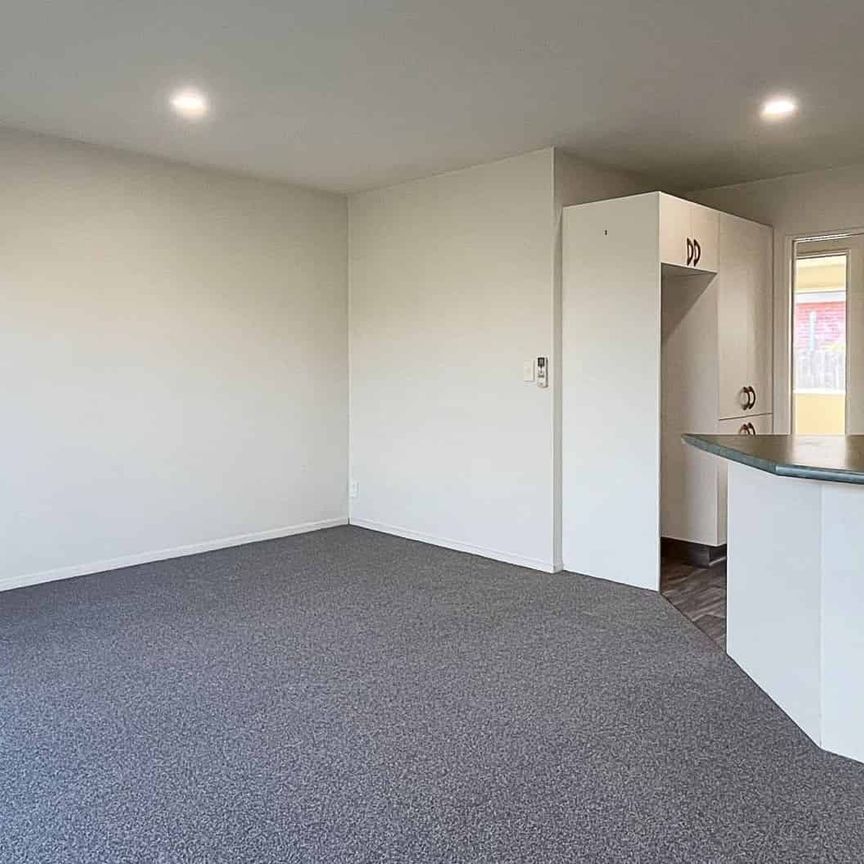 RICCARTON - TWO BEDROOM TOWNHOUSE, HEAT PUMP, SINGLE AUTO GARAGE - Photo 1