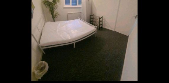 Room in a Shared Flat, Luton, LU2 - Photo 2