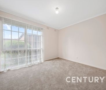 Spacious Family Home Zoned for Highvale Secondary College - Photo 6