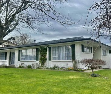 Freshly Renovated 3-Bedroom Home - Don't miss out! - Photo 5