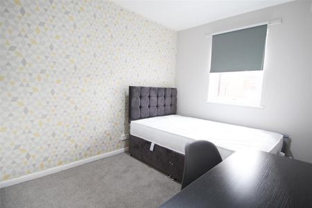 4 bedroom apartment to rent - Photo 5