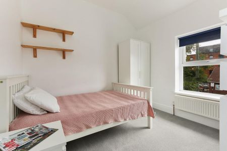 4 bedroom terraced house to rent - Photo 5