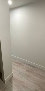 Bright Corner 2BR/2BA/In suite laundry/Walk in closet/Soaker tub - Photo 4