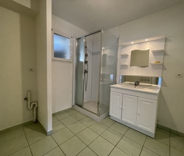 Location Appartement 2 pièces 38m² BARAQUEVILLE 12160 - Photo 5