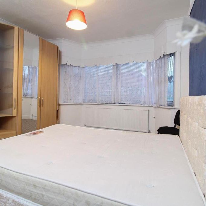 28 Burgess Road, Southampton - Photo 1