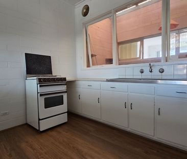 Spacious 3-Bed Home with Large Backyard - Photo 5