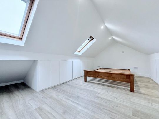 Westway, East Acton, London, W12 0SD - Photo 1