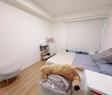 Lovely one-bedroom apartment plus a good study room, located in a f... - Photo 1