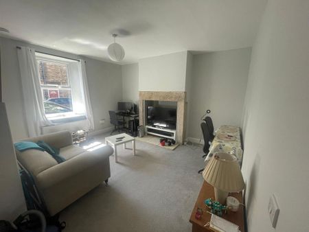 2 bedroom terraced house to rent - Photo 4