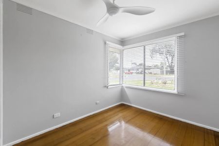 A renovated gem and family home in great location! - Photo 4