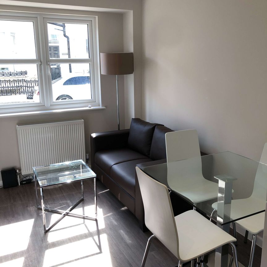 An Attractive House Share in Lindfield Room 2 - Photo 1