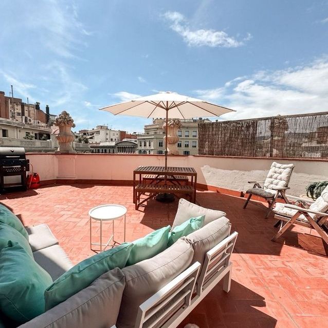 Alquiler de ático en Calle de la Diputació - Photo 1