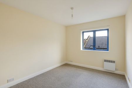 2 Bed Flat - Photo 3