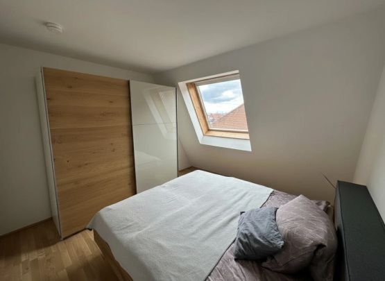 „Top-Lage! 2-Zimmer mit Balkon & Schlossbergblick und dazugehörigen Stellplatz ab 12/25“ - Photo 1