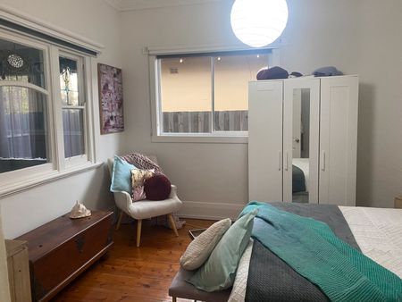 Freshly Painted - Stones Throw From Pakington Street. - Photo 3