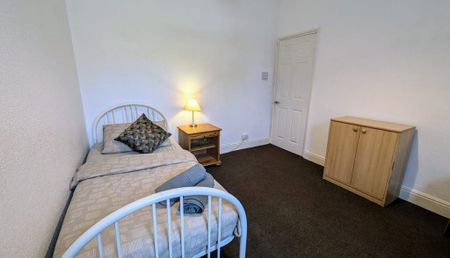 3 bedroom terraced house to rent - Photo 4