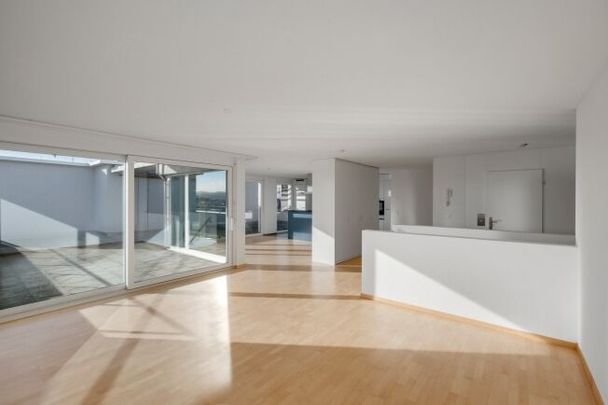 The accommodation is perfect for you to relax in your favorite armchair - Foto 1