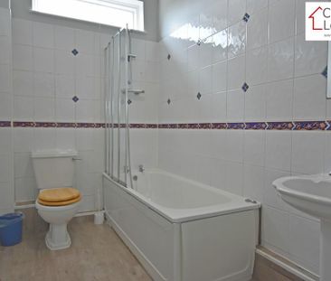 3 bedroom flat to rent - Photo 2