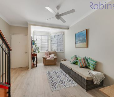 Spacious three bedroom townhouse between the beach and The Junction - Photo 4