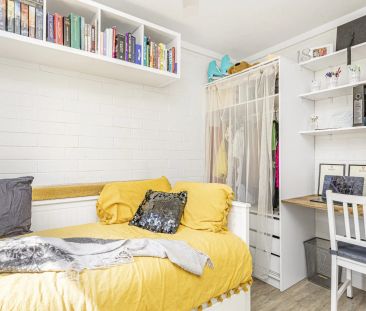 Stylish Two-Level Townhouse with Private Courtyard - Photo 2
