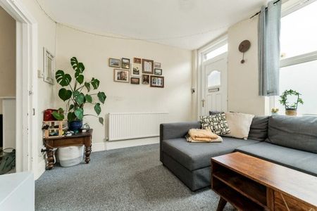 Stone Terrace, Stone Street £1,750 pcm ⓘ The monthly or weekly payment required by the landlord. Read our glossary page , 2 bedrooms, semi-detached house, to let * Tenant info - Photo 2