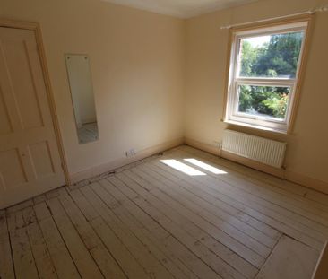 2 bedroom semi-detached house to rent - Photo 4