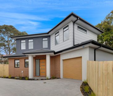 Space, Style & Convenience in a Premium Locale - Photo 3