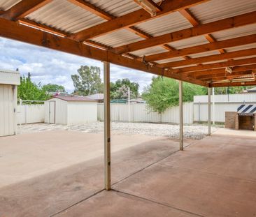 Neat & tidy brick home with large shed - Photo 5