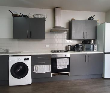 1 bedroom in a flat share to rent - Photo 5