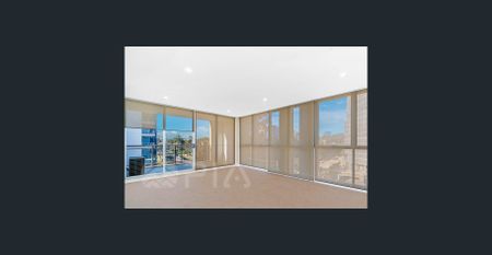 Modern Spacious Apartment, walking distance to the station - Photo 2