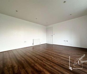 Southfields Green, Gravesend, DA11 - Photo 2