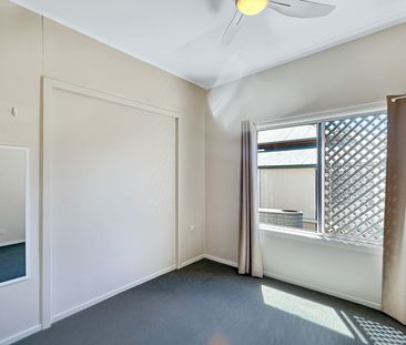 Charming Byron Beach House in the Heart of Town - Photo 6