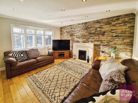 4 bedroom detached house to rent - Photo 2